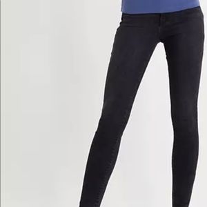 High rise black skinny jeans. Great condition!